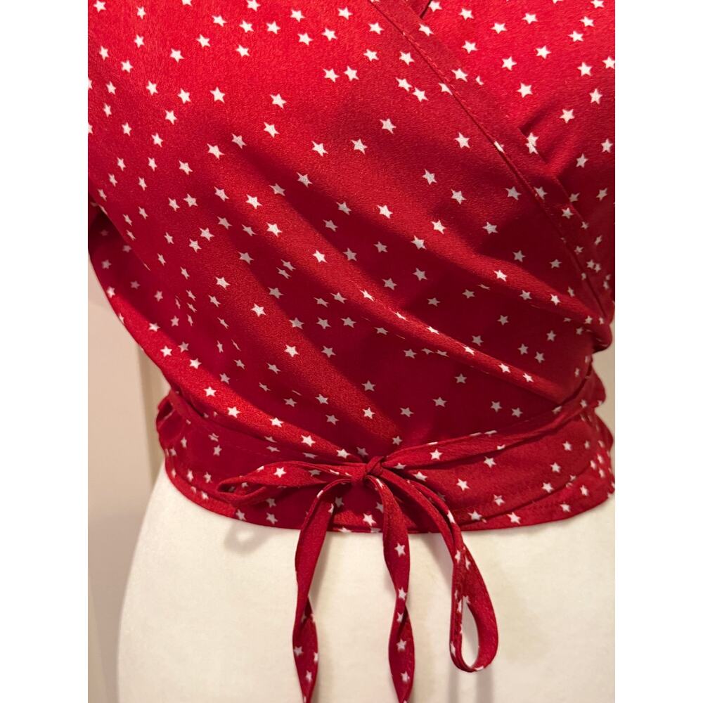 Women’s Red Star Print Wrap Crop Top Tie Waist Flutter Sleeve Blouse - Picture 5 of 9